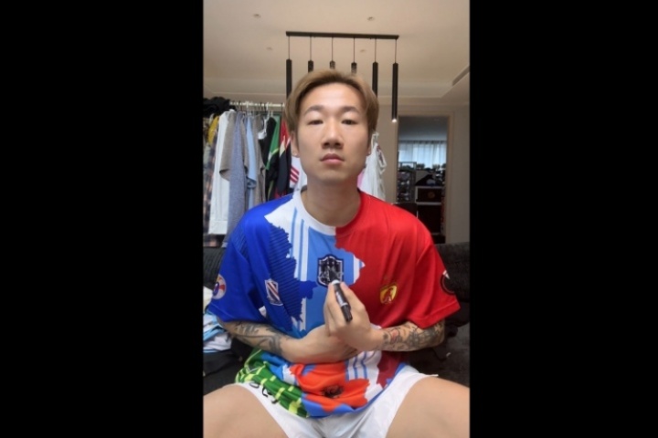 聲援韋世豪？舊將榮昊涂黑球衣前的泰達隊徽：作為男人誰能忍？