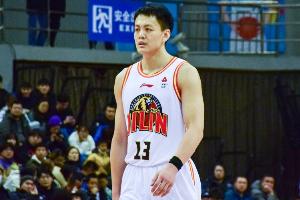 吉林有姜宇星頂薪獨(dú)家簽約權(quán) 執(zhí)意留人的話(huà)后者幾乎無(wú)法拒絕