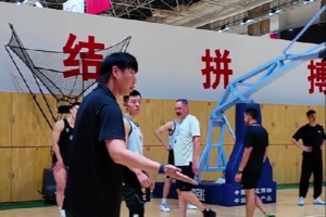 邱彪指導(dǎo)山東男籃訓(xùn)練：有投籃機會不投什么時候投？怎么打球？