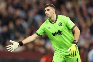 電訊報：曼聯(lián)提出租借大馬丁被拒，維拉標價約為4000萬英鎊