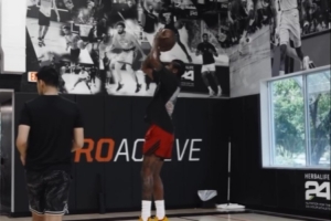 未來(lái)可期??杰倫-格林轉(zhuǎn)發(fā)個(gè)人休賽期訓(xùn)練集錦