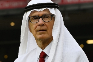 今日趣圖：??安菲爾德地下出石油了！花了3億還要1.5億簽伊薩克