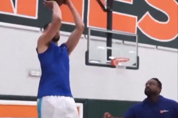 一個在熱戀 一個陷出軌丑聞??克萊和獨行俠新援拉塞爾一同訓(xùn)練