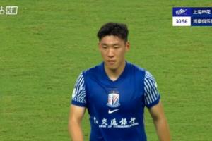 無法堅持！朱辰杰爭頂頭球時受傷，第32分鐘被替換下場