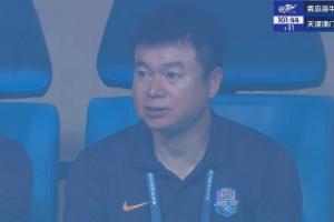 多一人作戰(zhàn)0-2落后！于根偉替補(bǔ)席上臉色鐵青