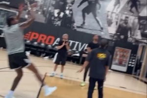 練習持球進攻！太陽官方發(fā)布杰倫-格林訓練視頻 本人轉發(fā)