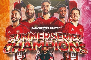 今日趣圖：曼聯(lián)賽季沒開始已拿下兩冠??塞斯科知道怎么選了吧