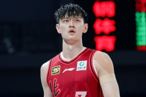 媒體人：曾凡博未來有很多不確定性 先養(yǎng)好傷 楊瀚森要穩(wěn)扎穩(wěn)打