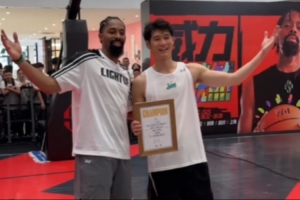 丁威迪中國行—丁威迪現(xiàn)身觀戰(zhàn)王牌球局 百分大戰(zhàn)技術被丁局認可