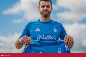 官方：諾丁漢森林簽下諾維奇29歲門將安古斯-岡恩，簽約1年