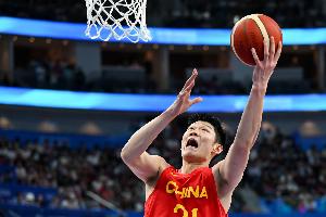 青島隊(duì)記：胡金秋總讓我想起“石佛”鄧肯 兩人比賽氣質(zhì)有些相像