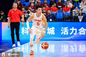 媒體人：中國男籃進(jìn)攻滯澀 胡明軒廖三寧戲份偏少 有些無所適從