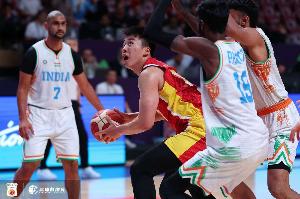 體壇周報(bào)：王俊杰完美表現(xiàn)回應(yīng)輿論風(fēng)暴 團(tuán)結(jié)是男籃贏球密碼