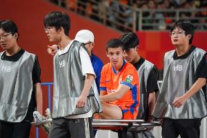 韓鵬：教練組和隊(duì)員進(jìn)行了一些溝通 依木蘭近期不具備出場(chǎng)條件