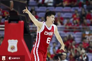 媒體人：中國男籃沒有絕對的核心球星 但幾乎每場都有人能站出來