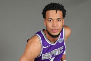 媒體人：目前已有CBA季后賽級(jí)別球隊(duì)報(bào)價(jià)NBA內(nèi)線球員拉比西埃