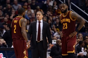 歐文：和老詹打球會被置于風(fēng)口浪尖 我退役后你們會聽到真實(shí)故事