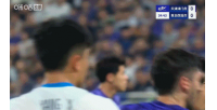 楊帆頭球破門，隨后VAR介入檢查判定犯規(guī)在先進(jìn)球無效！