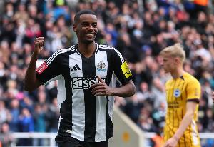 記者：利物浦將在72小時(shí)內(nèi)再次報(bào)價(jià)伊薩克