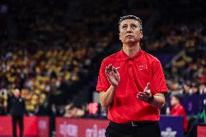 媒體人：次節(jié)前半段大量無球換防鎖了韓國的遠射 中國隊打得很好