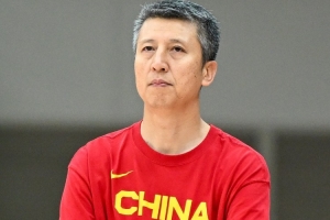 媒體人：中國男籃教練組的防守布置和場上隊員的執(zhí)行力做得很成功