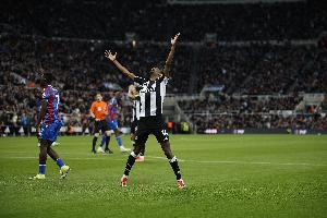 記者：經紀人曾向伊薩克打包票，只要罷訓就能強行轉會去利物浦