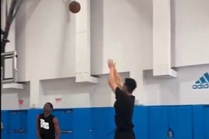 加油！崔永熙社媒：今天第一次進(jìn)行5對(duì)5 ACL傷勢(shì)恢復(fù)70%??