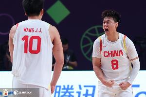 媒體人：男籃終于以正面形象喜提熱搜榜首 我們就該做亞洲最強隊