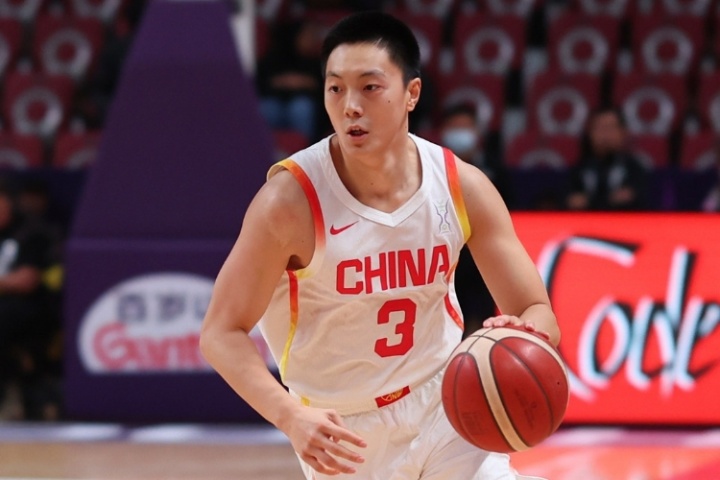 媒體人：讓胡明軒發(fā)起進攻效果太差 他在上線掩護花費的時間太多