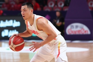 高詩(shī)巖：大家都知道這次男籃選人比較爭(zhēng)議 我自己也是憋著這口氣