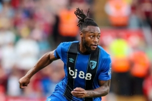 回聲報：涉嫌種族歧視塞梅尼奧的男子已經(jīng)被捕，他在英國將被禁足