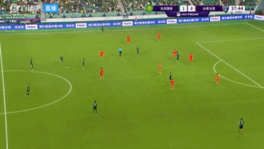 塞鳥撞墻助攻，王剛插上爆射破門！國安2-0領(lǐng)先玉昆！