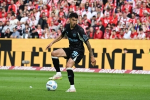 記者:藥廠仍在等吉達(dá)國民報(bào)價(jià)帕拉西奧斯 若推遲將考慮英超的報(bào)價(jià)