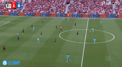 藥廠1-1遭扳平！霍芬海姆前場(chǎng)連續(xù)配合，阿斯拉尼爆射近角得手