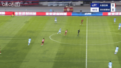 這球漂亮！奧莫伊胡安弗禁區(qū)線附近遠(yuǎn)射得手，亞泰1-0領(lǐng)先新鵬城