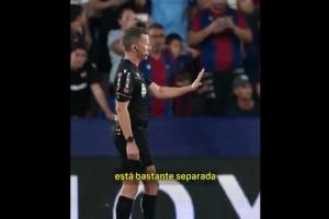 主裁判罰巴爾德點球?qū)υ挘菏直勖黠@脫離身體，僅點球不出牌