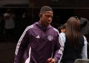 TA：梅努關(guān)窗前的去留仍待定，拜仁和勒沃庫(kù)森都對(duì)他表示過(guò)興趣