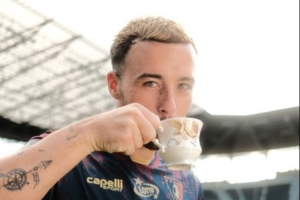 施切欽波貢官方：利茲聯(lián)中場薩姆-格林伍德轉(zhuǎn)會加盟，簽約3+1年