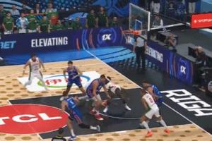 賞心悅目！約基奇&約維奇各一個(gè)單手傳球 助阿夫完成快攻