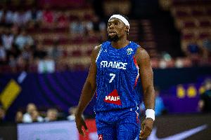 亞布塞萊談“刷分”引沖突：東契奇的錯(cuò) 他不該在法國進(jìn)攻時(shí)握手