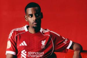 一定是特別的緣分??伊薩克紐卡首秀戰(zhàn)利物浦，爆射紅軍斬首球