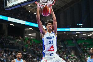 高效表現(xiàn)！里薩謝8中6輕松拿下15分7板 正負(fù)值+27