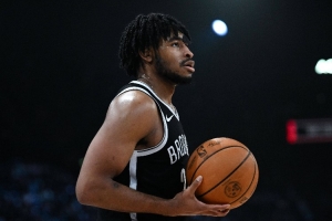 媒體人：卡梅隆-托馬斯防守&串聯(lián)都一般 這種純攻擊手很難賣(mài)出去