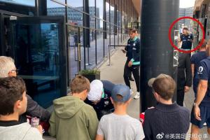 太倒霉了??VG：哈蘭德被大巴的行李艙門撞到，當場喊出“Fxxk”