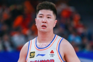 上賽季場均6.3分1.4板！劉煒：王薪凱新賽季有望加盟新疆男籃