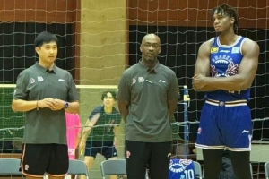 媒體人：懷特塞德昨天的熱身賽沒有出場(chǎng) 他應(yīng)該會(huì)打13號(hào)的比賽