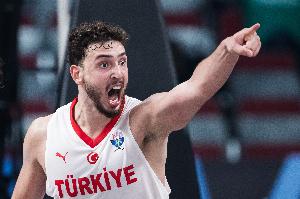 土耳其的優(yōu)勢在哪？主教練：字母哥在籃下的表現(xiàn)不如申京