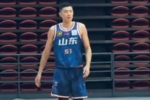 陳林堅完成山東男籃首秀 10投7中&三分5中3 得到全場最高18分