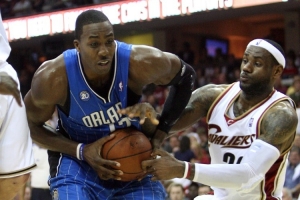 楊毅：09東決魔術(shù)淘汰騎士 但說霍華德能單換詹姆斯多少有點(diǎn)牽強(qiáng)