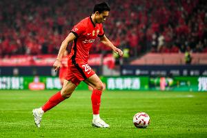 記者：如果劉若釩亞冠也有所表現(xiàn)，下次說(shuō)不定能入選國(guó)足集訓(xùn)